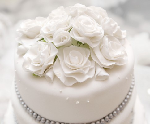 Saving the top tier of your wedding cake